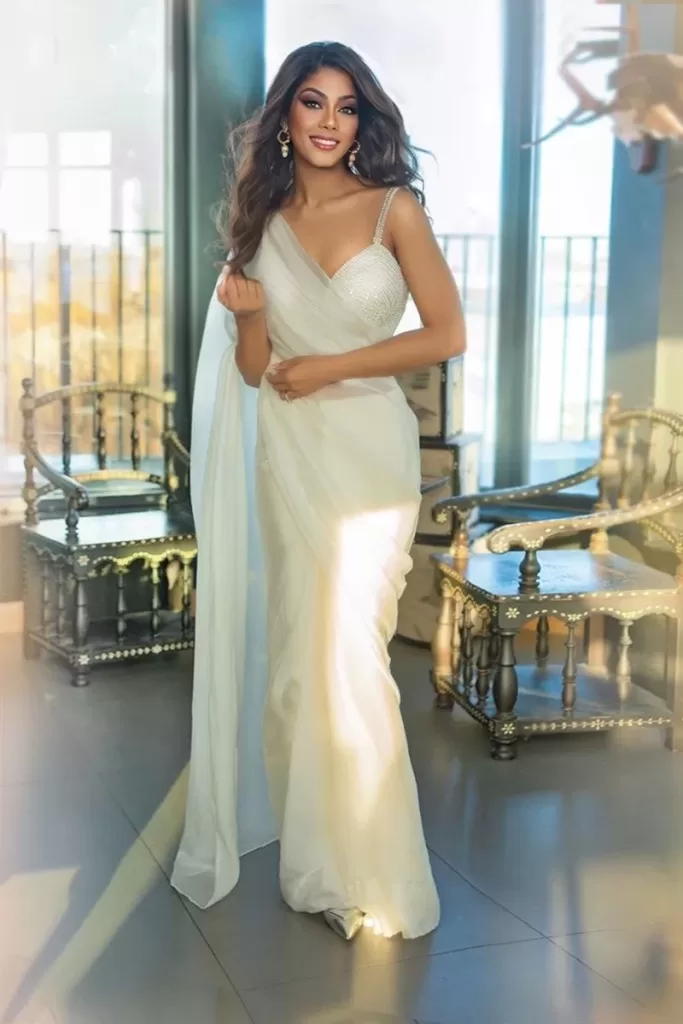 Deepika, Indian escort in Bayswater